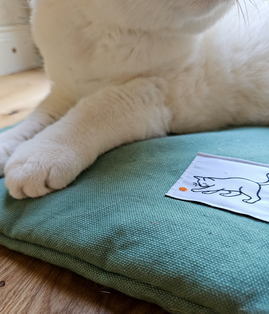 Die Kernzone // Multifunktionale Katzenmatte mit herausnehmbarem Kräuterinlay